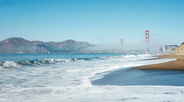 Golden gate bridge on a sunny day