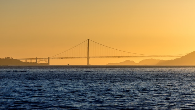 Golden gate bridge-zonsondergang in San Francisco California