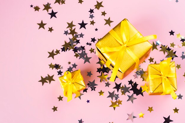 Photo golden gift boxes and confetti