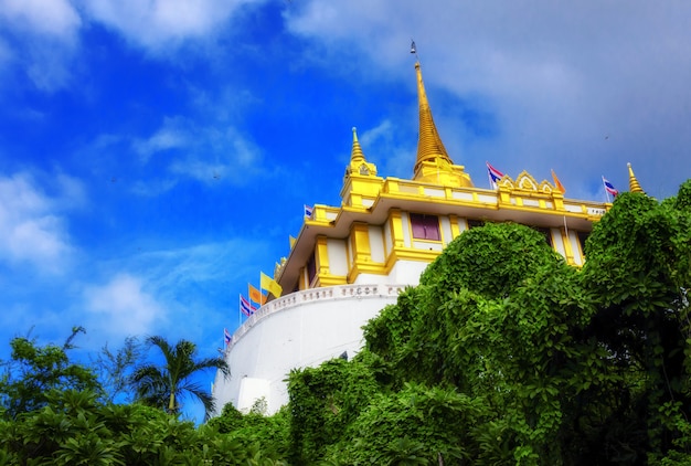 Золотая гора в Ват Сакет, туристическая достопримечательность Бангкока, Таиланд