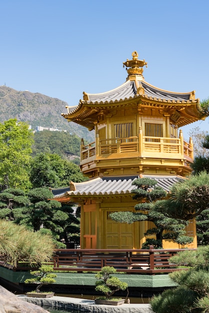 Padiglione d'oro al monastero di chi lin