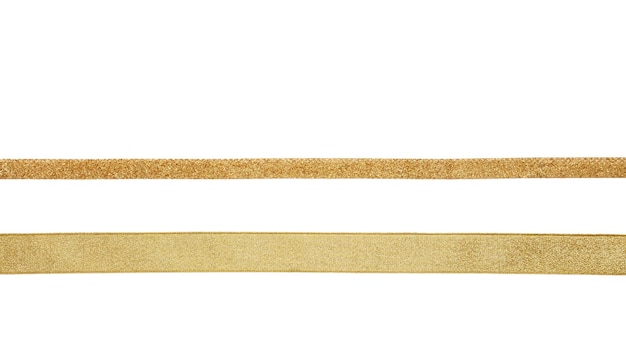 Золотые атласные ленты с изолированным вырезом на белом фоне