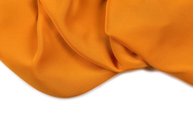 Текстуру роскошной ткани золотого шелка или атласа можно использовать в качестве абстрактного фона. Вид сверху.