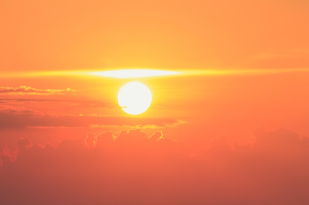 黄金の夕日と空の景色の背景