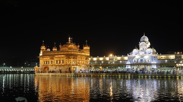 Il tempio d'oro ad amritsar punjab india