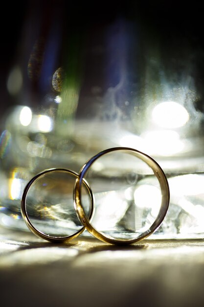 Photo golden wedding rings for newlyweds