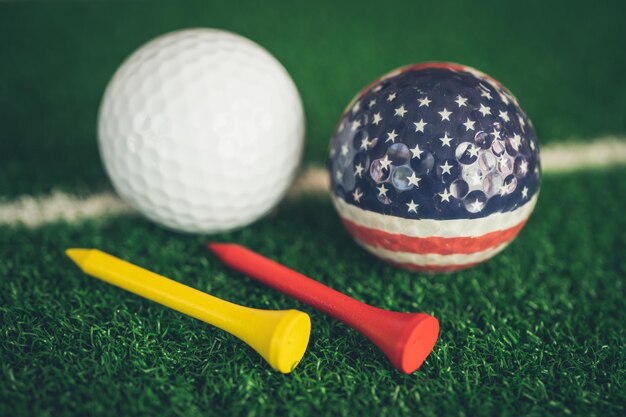 Photo golf ball with usa flag and tee on green lawn or grass most popular sport in the world