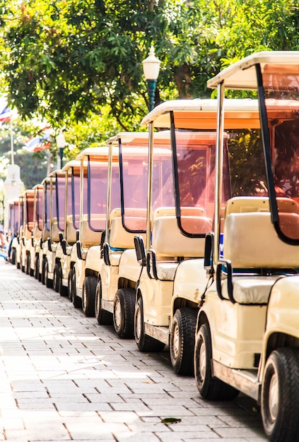 Golf elektrische auto in rij