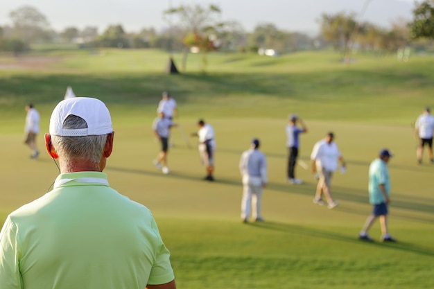 Golf ere-waarnemer bij golftoernooi