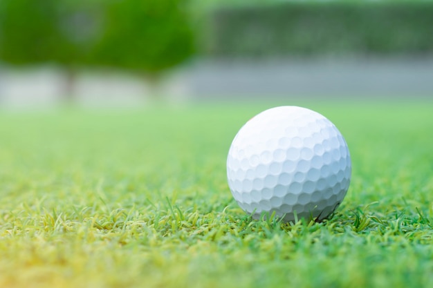 Photo golf on the green grass