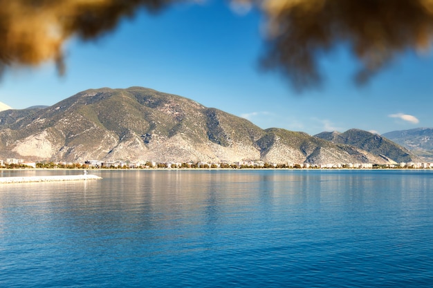 Golf in de Middellandse Zee. Bergketens in Kemer