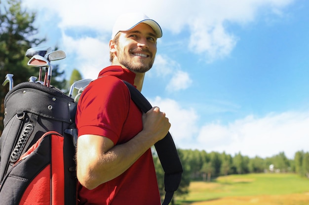 Photo golf player walking and carrying bag on course during summer game golfing
