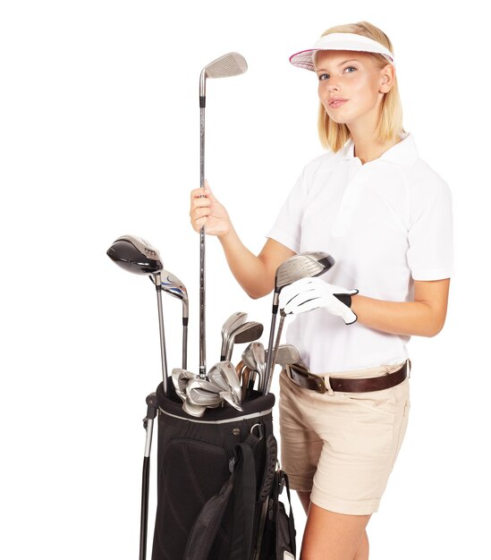 Foto golf donna e club sportivi ritratto di un modello con attrezzatura sportiva e sfondo bianco isolato scelta del club di gioco di pensiero e atleta femminile con abbigliamento sportivo che sembra premuroso con spazio mock up