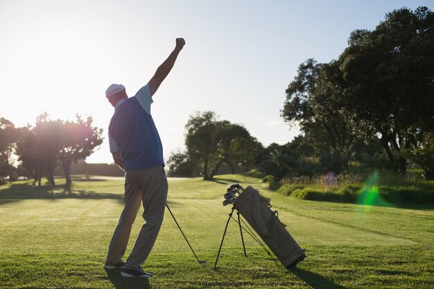 Golfer blij met zijn schot