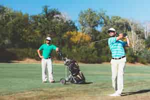 Photo golfers on course