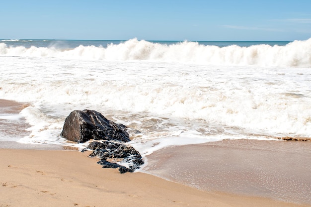 Golven bij Praia do buraco in Balneario CamboriuBrazil