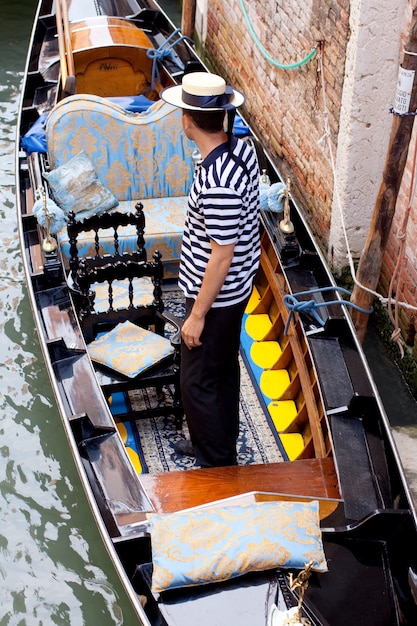 Gondolier, Venetië