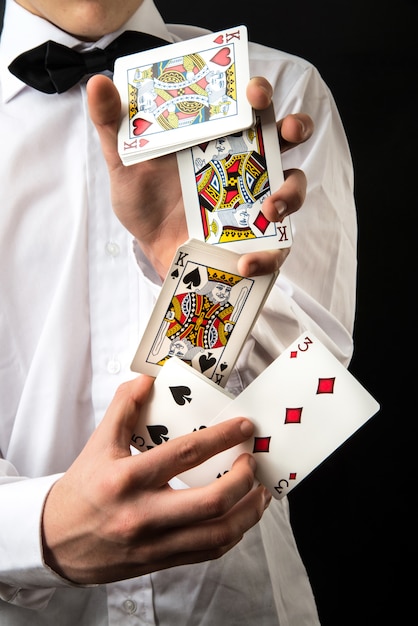 Goochelaar met speelkaarten