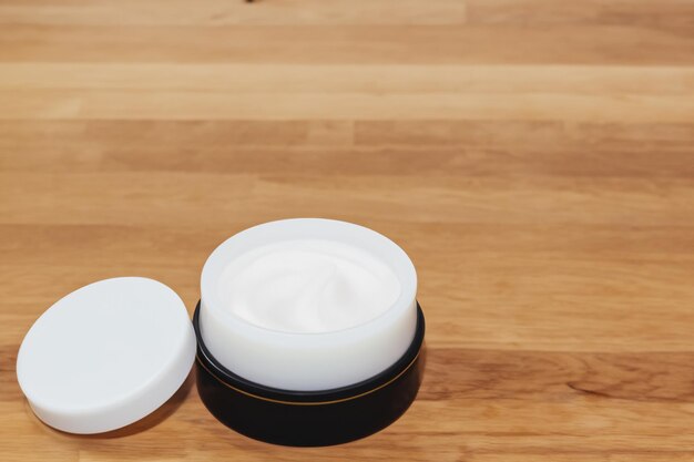 Good cosmetic packaging for cream containers Future cosmetic innovations can also be used for mockup