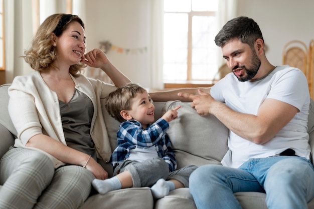 Photo good parents playing with their son front view