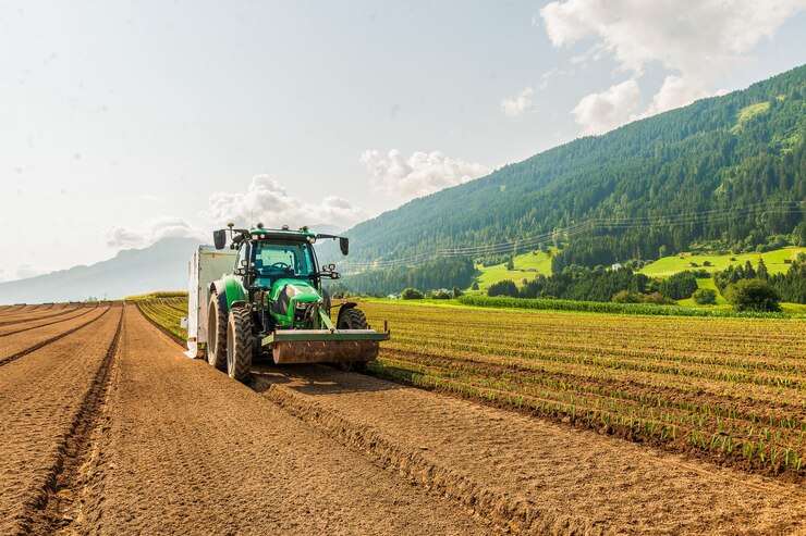Photo good sustainable agriculture is very difficult to achieve without modern machines and tractors