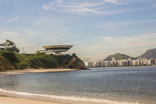 브라질 리우데 자네이루의 좋은 여행 해변 Niteroi