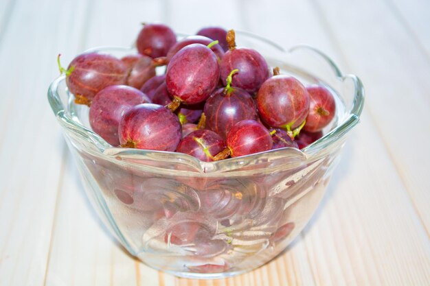 Photo gooseberry in glass bowl