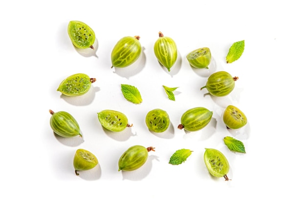 Photo gooseberry with leaf isolated on white