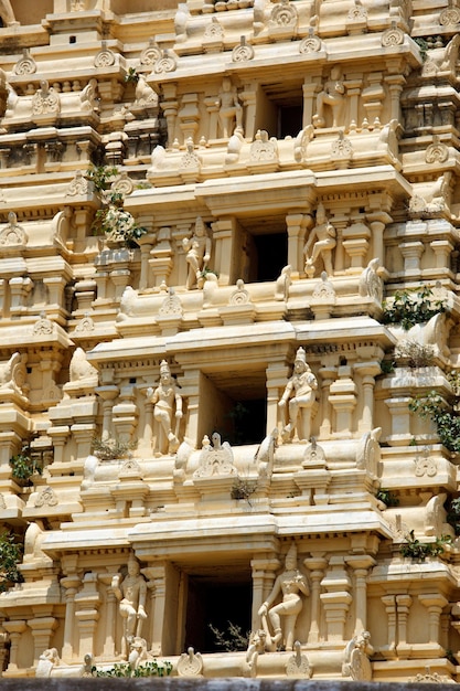 Foto torre gopuram del tempio indù