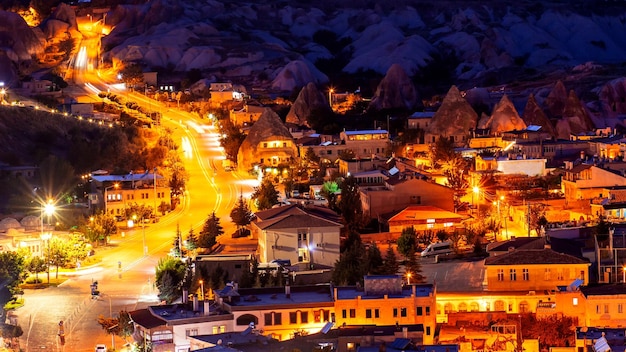 トルコの夜のカッパドキアのギョレメ村