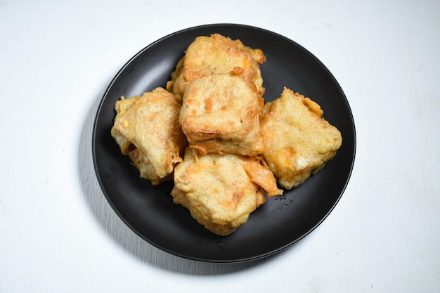 Gorengan of gebakken tofu is een soort gefrituurd voedsel gemaakt van tofu en gevuld met taugé