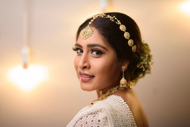 gorgeous sri lankan bride in traditional kandyan bridal attire