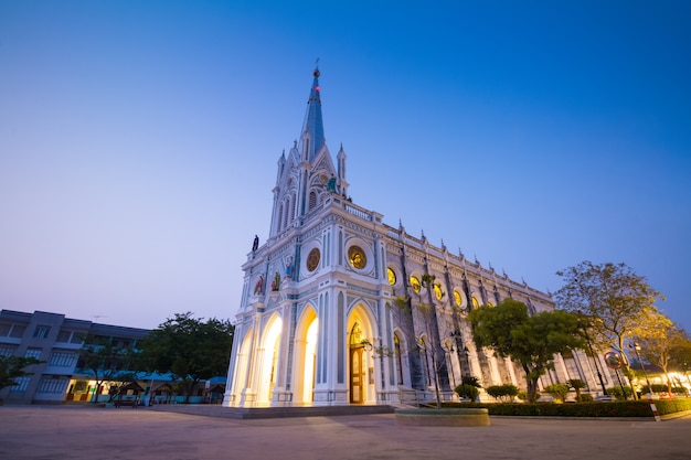 Gotische kerk in schemeringtijd, Thailand