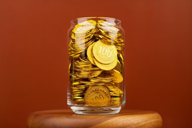 Goud besparen in een glazen fles Investeer in goudaandelen van hoge waarde op de goudmarkt