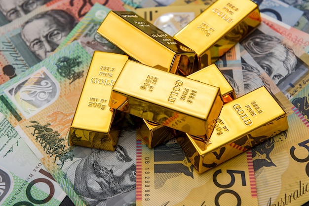 Goud bij kleurrijke Australische dollarbankbiljetten