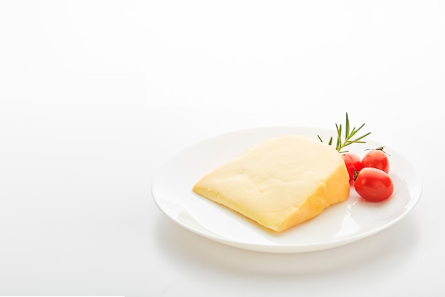 Gouda cheese with rosemary and tomatoes