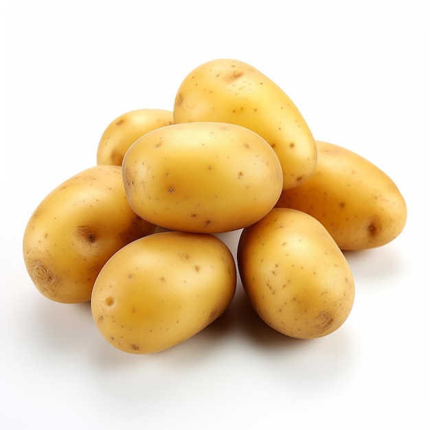 Foto gouden aardappelen zonder reflectie op wit