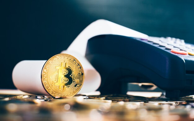 Gouden bitcoin cryptocurrency op creditcardmachine.