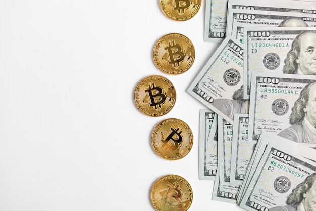 Gouden bitcoinmuntstuk op ons dollars sluit omhoog. elektronische crypto-valuta
