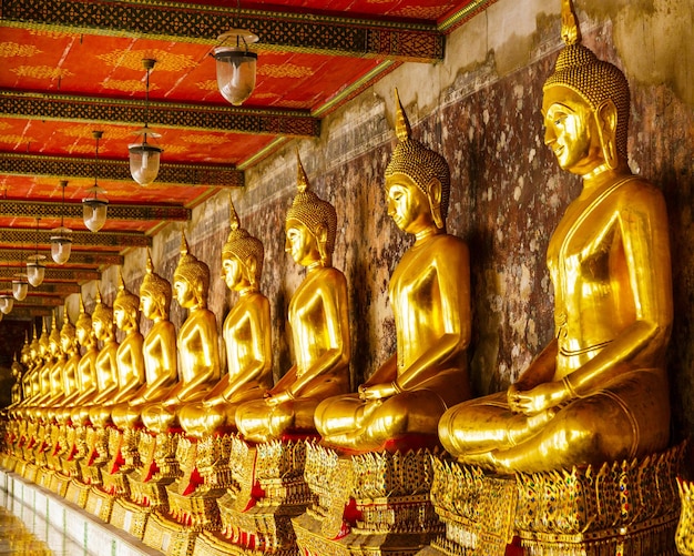 Gouden Boeddha in tempel