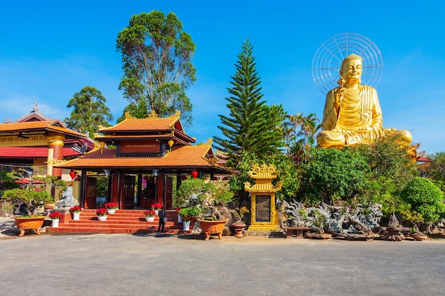 Gouden Boeddhabeeld in Dalat