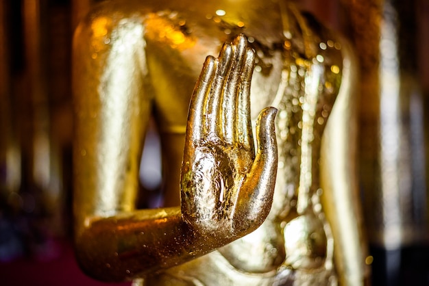 Gouden Boeddhabeeld in Thaise tempel, Chiang Mai, Thailand