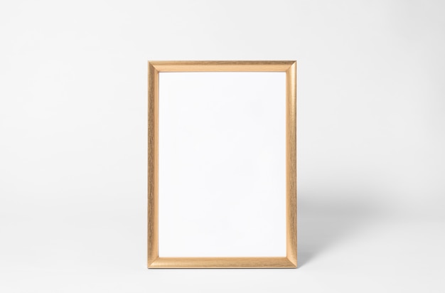 Gouden frame met leeg papier binnen