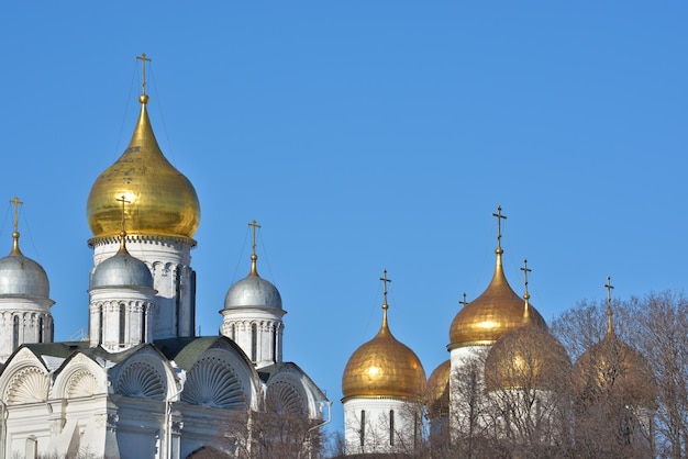 Gouden koepels van orthodoxe kerken van het Kremlin . van Moskou