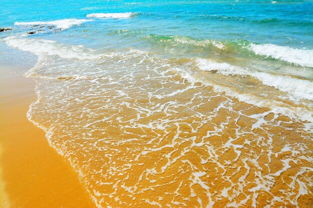 Gouden kust en blauwe zee in Sardinië, Italië