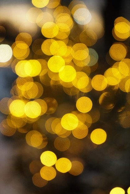 Gouden licht bokeh voor achtergrond van vakantieverlichting of kerst achtergrond