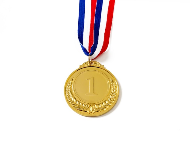 Gouden medaille kampioen trofee award en lint prijs in de sport voor winnaar geïsoleerd op een witte achtergrond