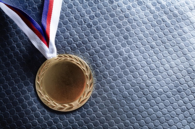 Gouden medaille op fluwelen kussen Olympische spelen