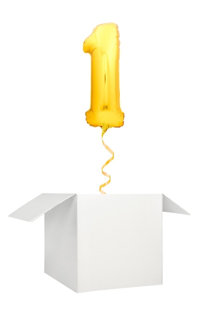 Gouden nummer één ballon die uit lege witte doos vliegt die op witte achtergrond wordt geïsoleerd