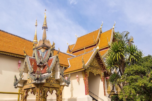 Gouden pagode Wat Phra That Doi Suthep in Chiang Mai, Thailand